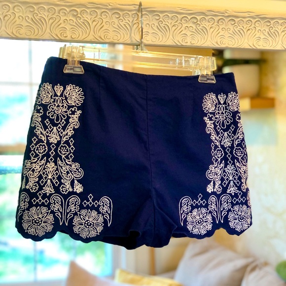 H&M High-Waisted Short-Shorts - Deep Blue w/White Floral Stitching - Size 8 NWOT - Picture 5 of 5